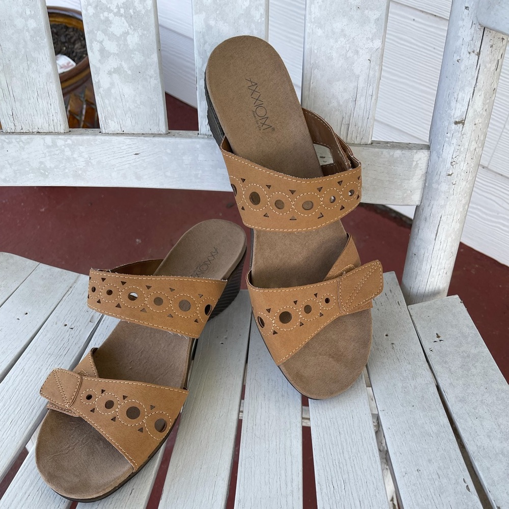 Axiom size 10M Slip on Wedge Sandals
